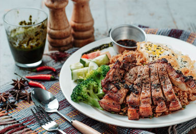 platos con carne y verduras