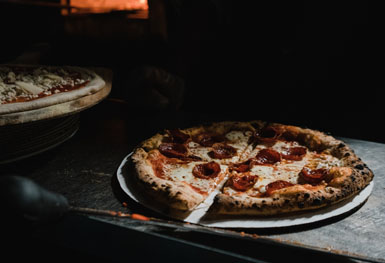 pizza y horno de barro